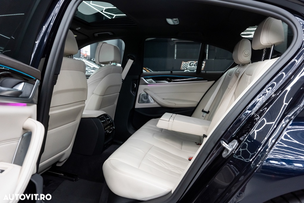 BMW M5 M550i xDrive AT - 17