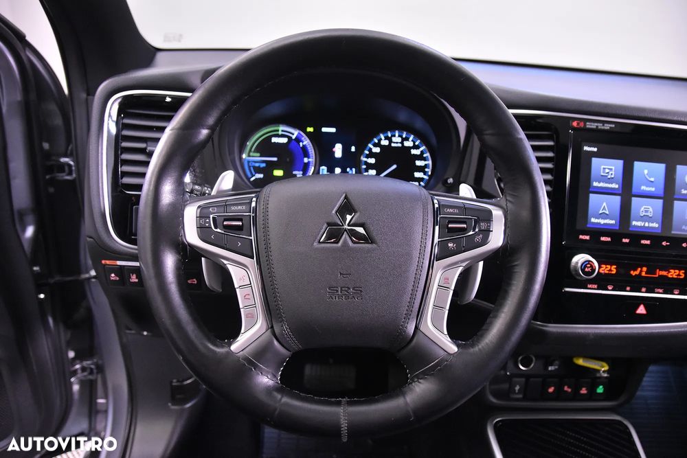 Mitsubishi Outlander - 16