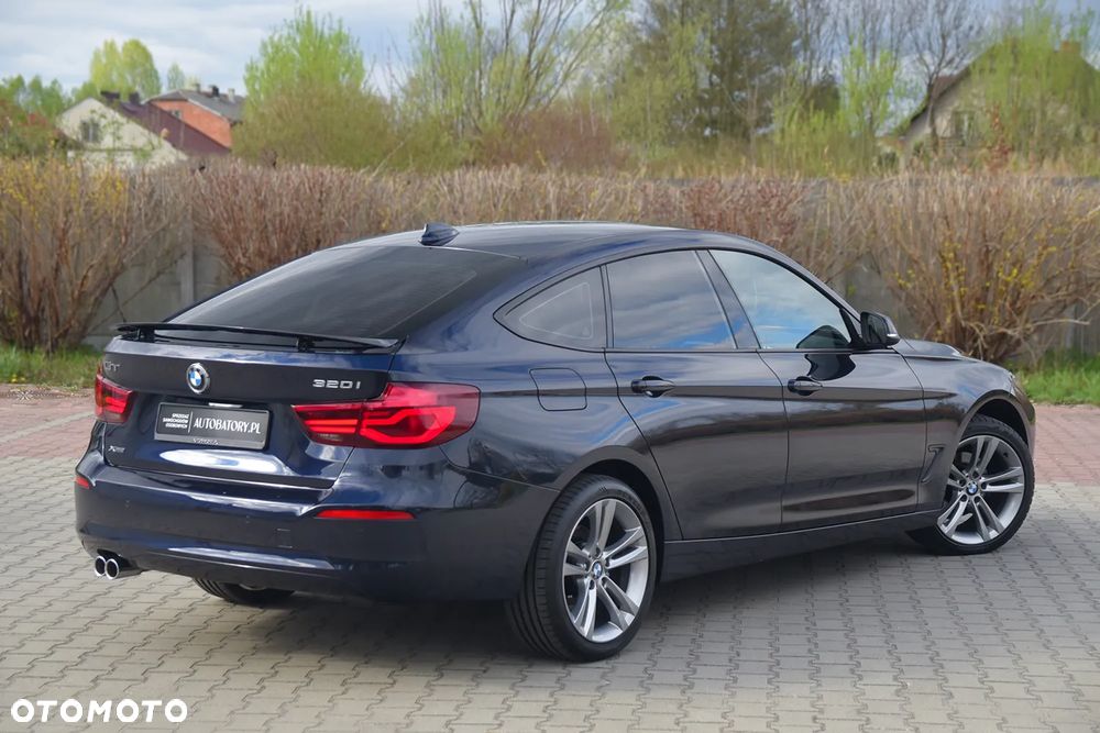 BMW Seria 3 320i xDrive Edition M Sport Shadow - 9