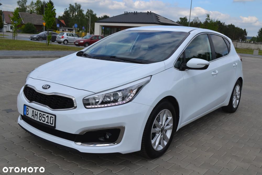 Kia Ceed - 10