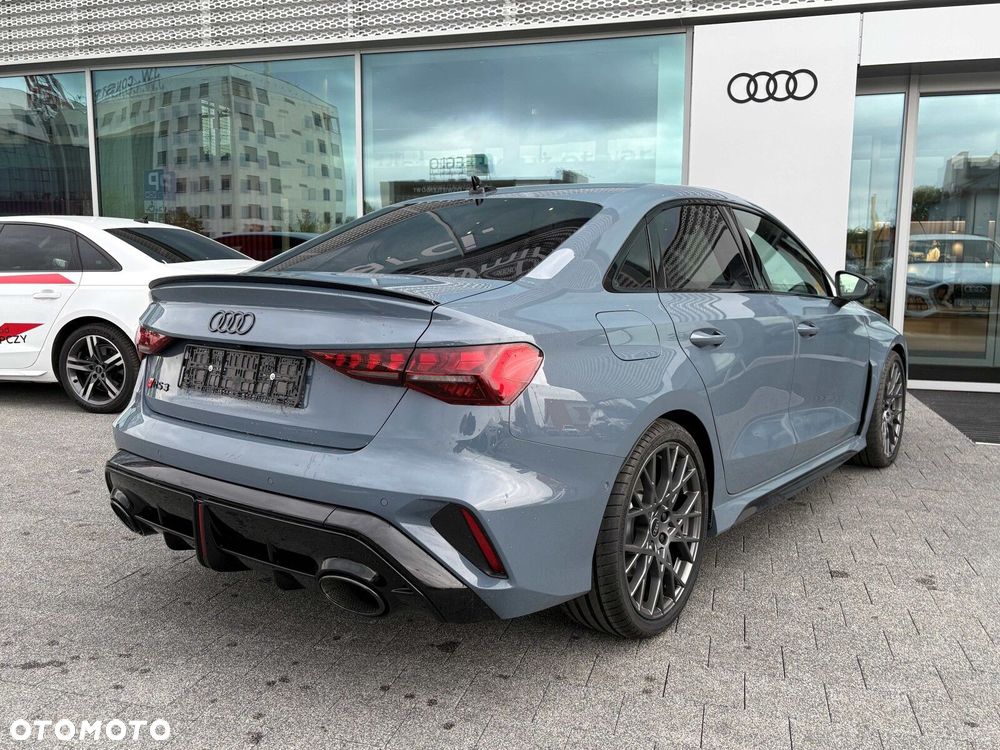 Audi RS3 Limousine - 11