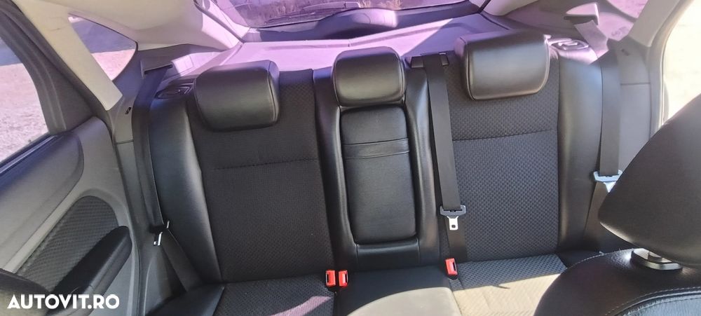 Ford Focus 1.6i Comfort - 8