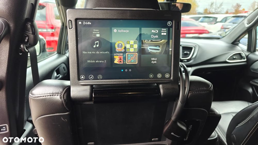 Chrysler Pacifica - 16