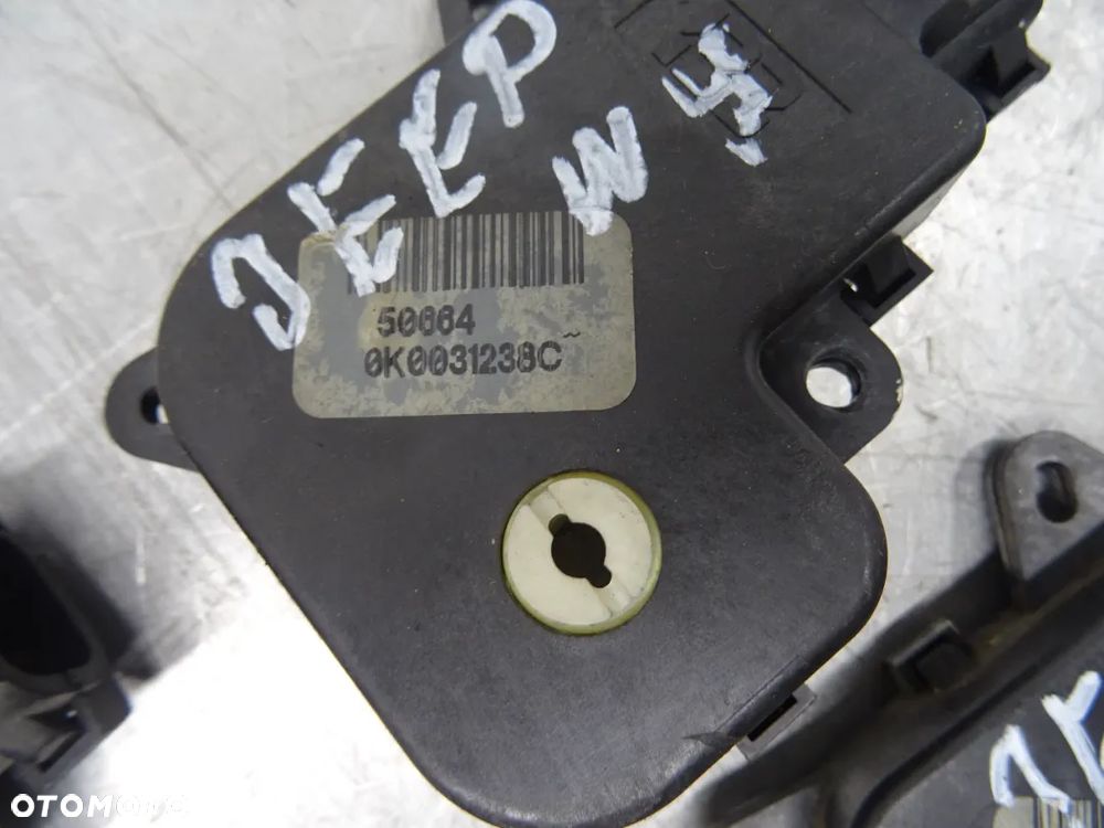 JEEP CHEROKEE KJ LIBERTY 01-05 3.7 SILNICZEK NASTAWNIK NAGRZEWNICY - 3