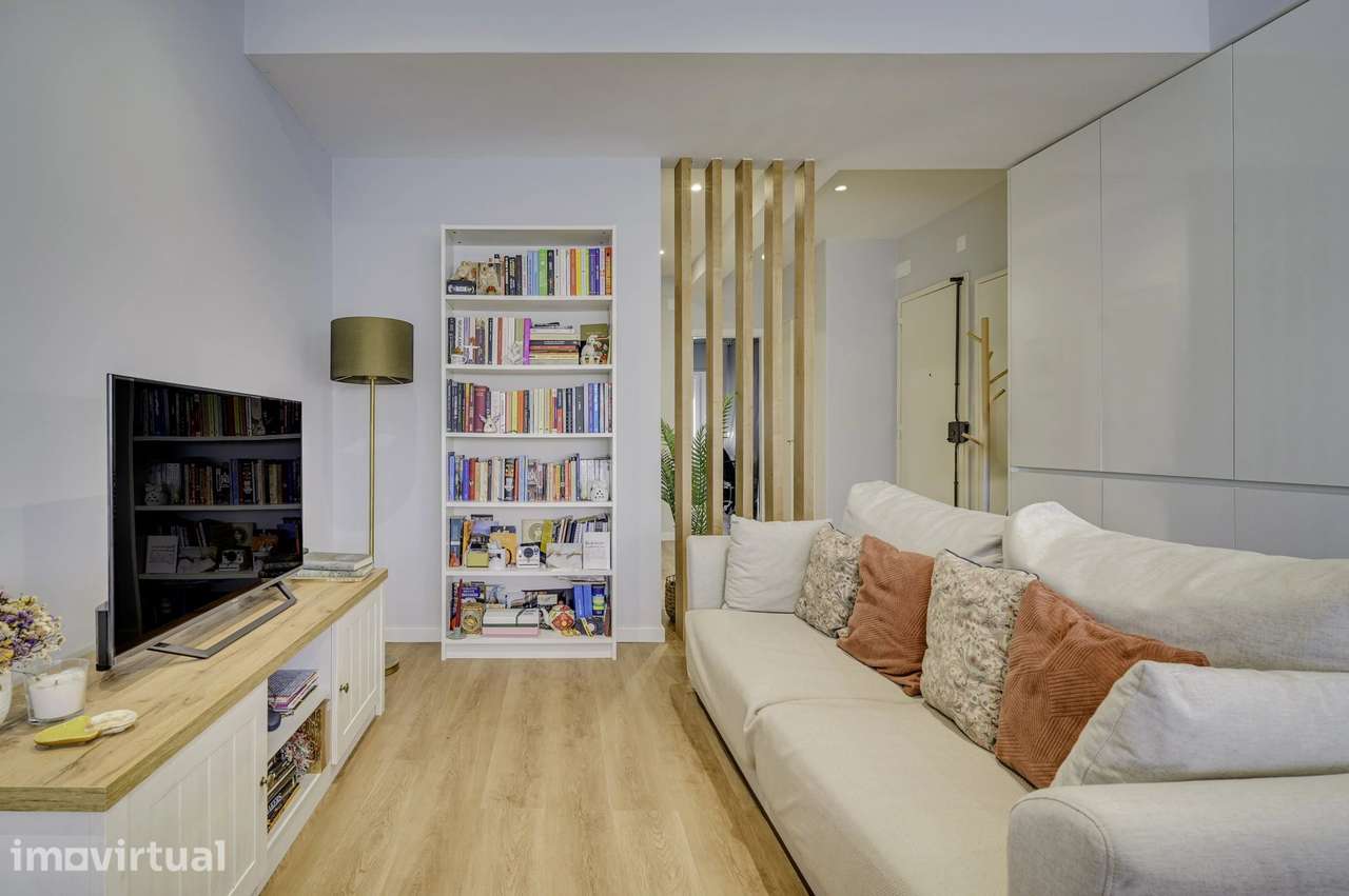 Apartamento T2 renovado em Campolide - Grande imagem: 2/17