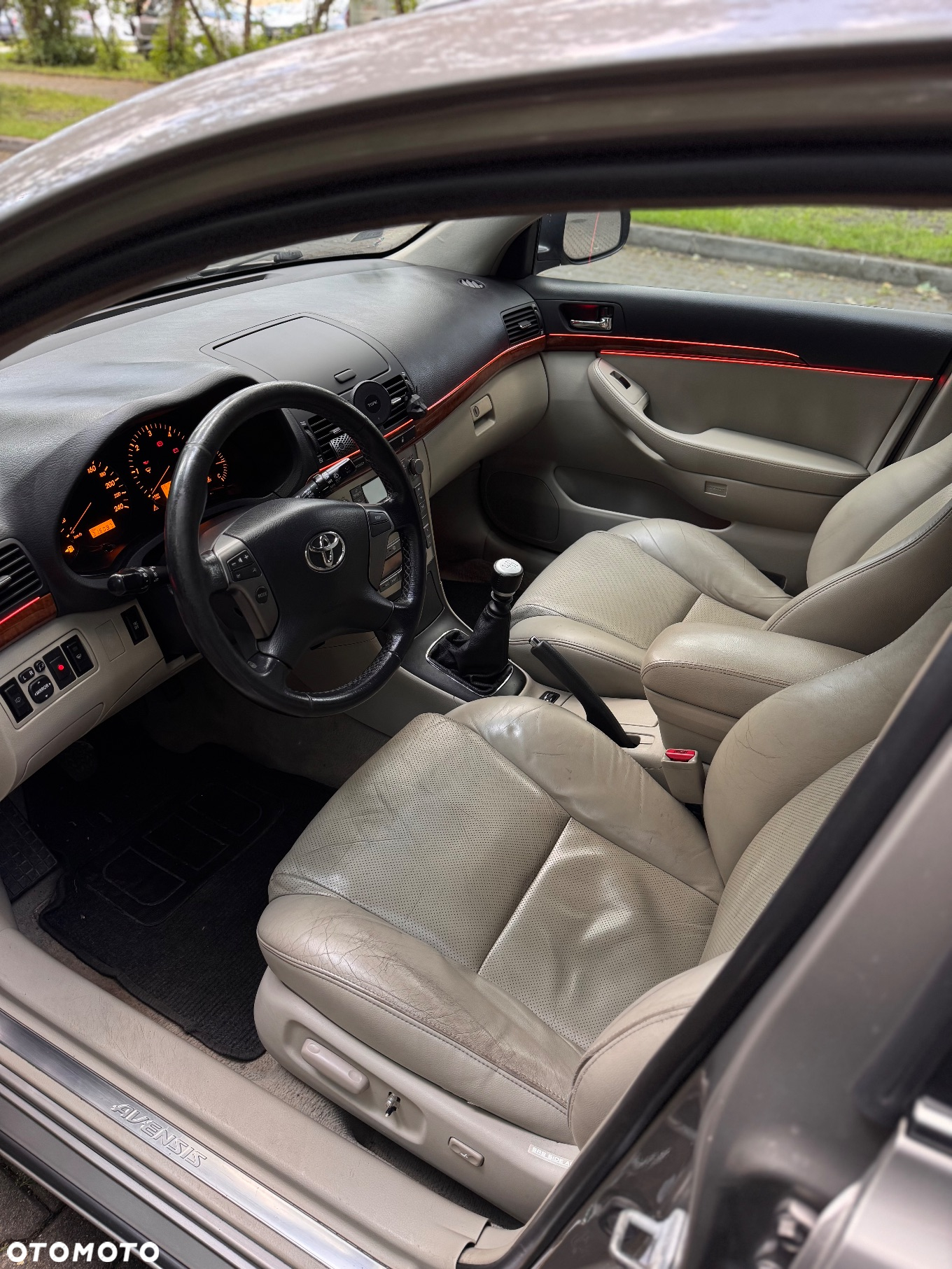Toyota Avensis - 13