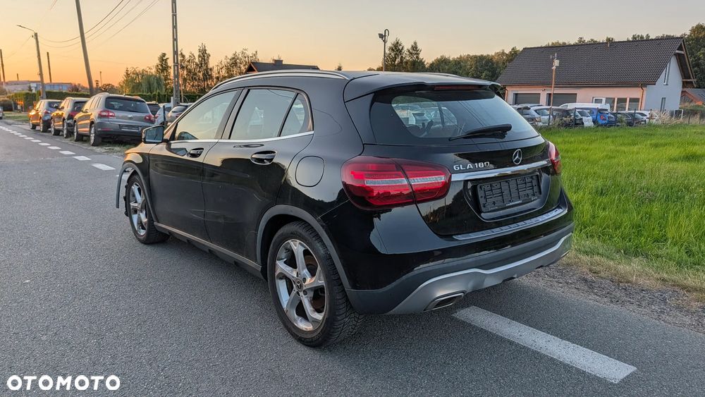 Mercedes-Benz GLA 180 7G-DCT Activity Edition - 2