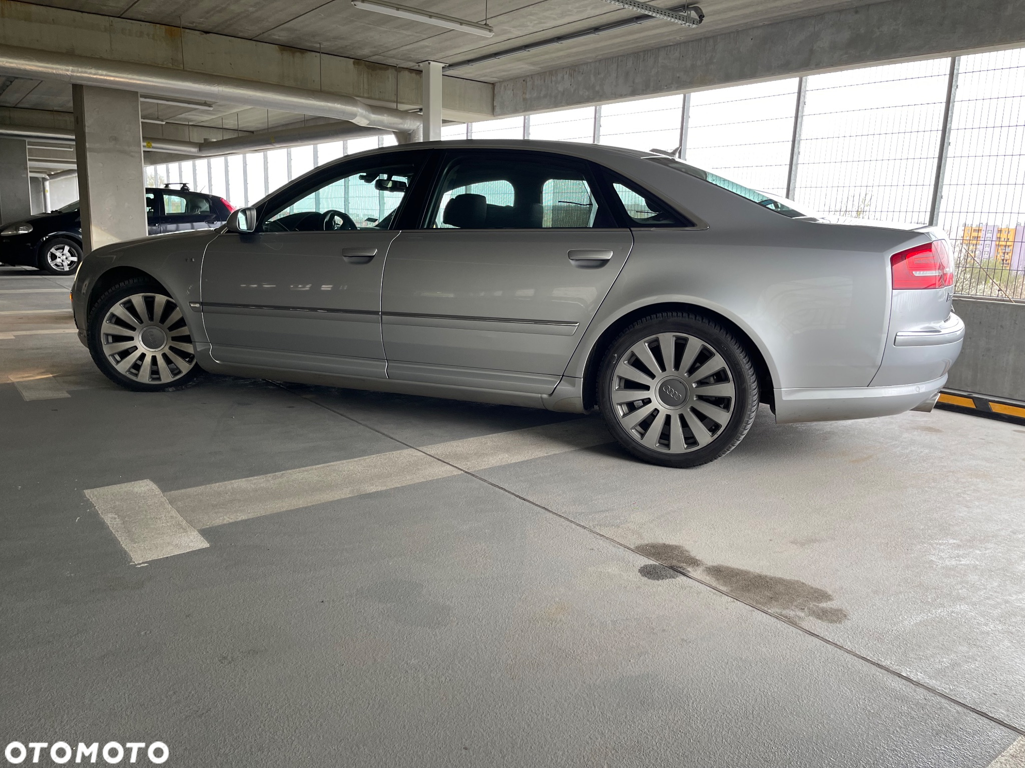 Audi A8 4.2 L Quattro - 5