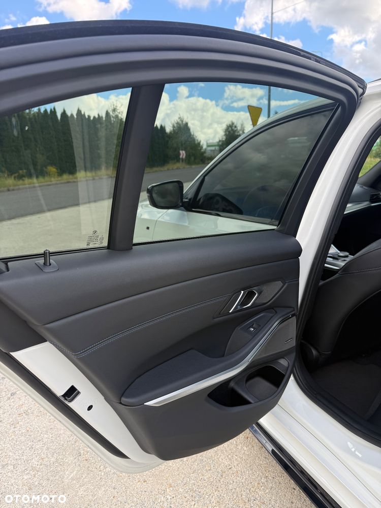 BMW Seria 3 330i M Sport sport - 27