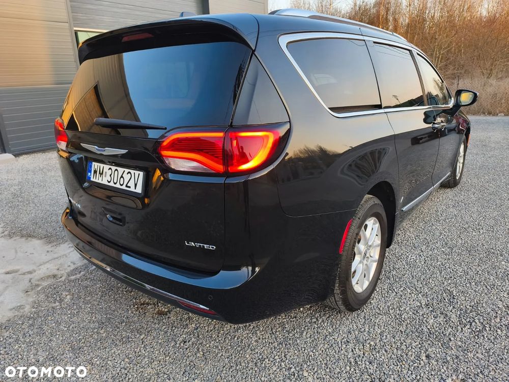 Chrysler Pacifica - 30