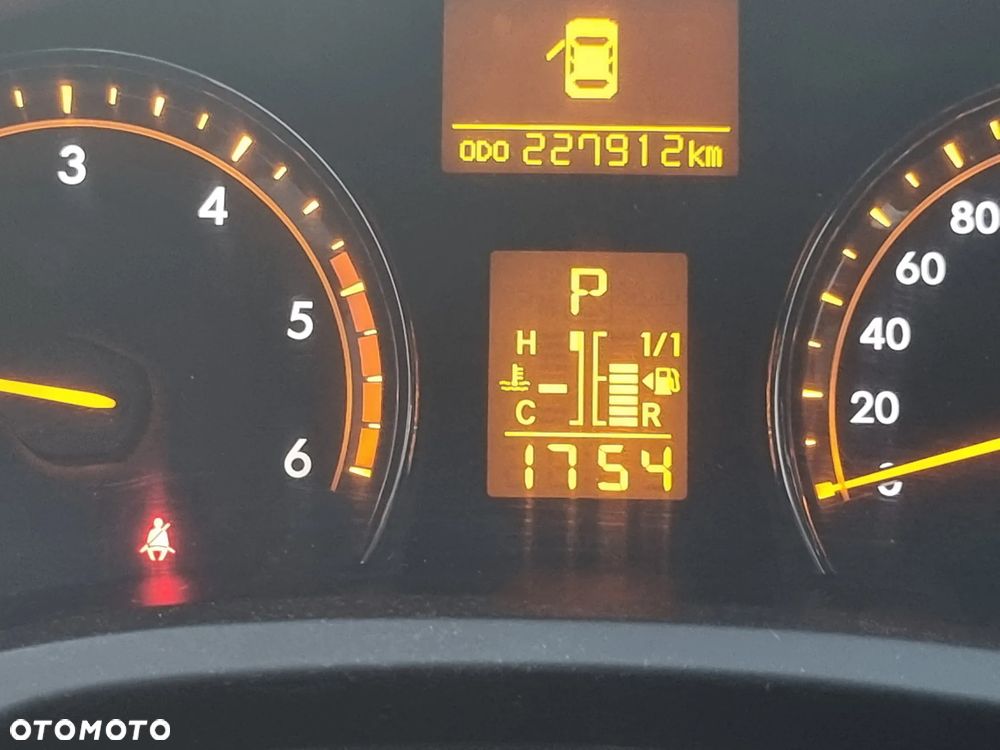Toyota Avensis - 4