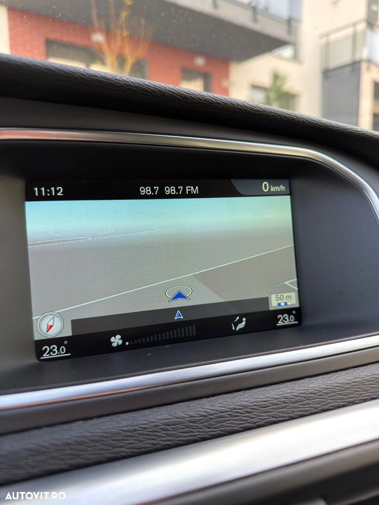 Volvo V40 Cross Country D2 Momentum - 14