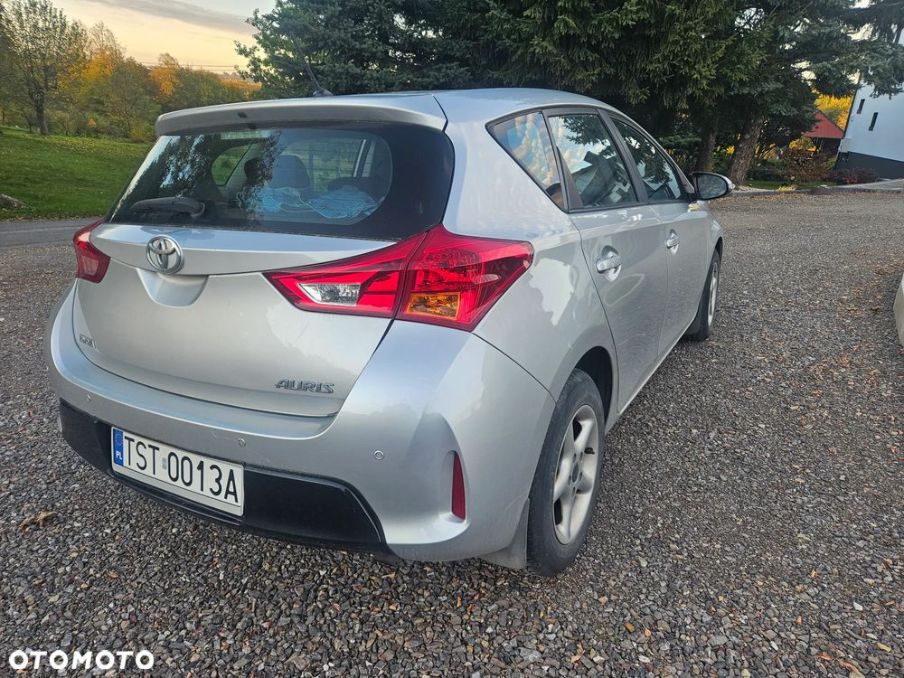 Toyota Auris 2014 photo 2