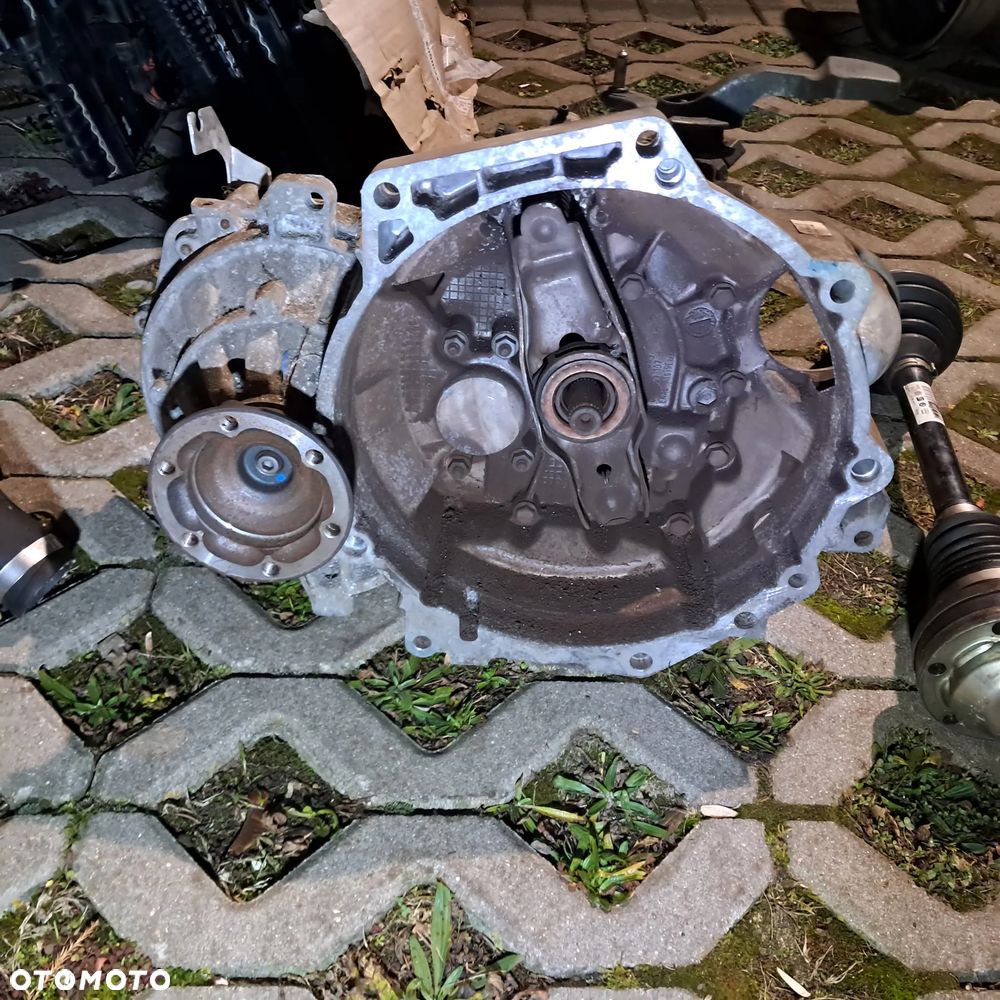 Skrzynia biegów Caddy 2k VW 1.6tdi LZY kod - 3