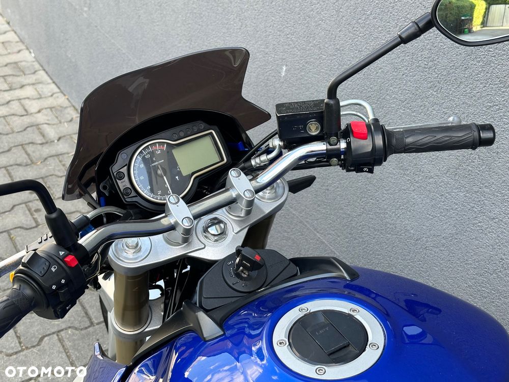 Suzuki GSR - 17