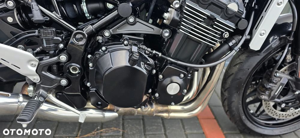 Kawasaki Z 900 RS - 11