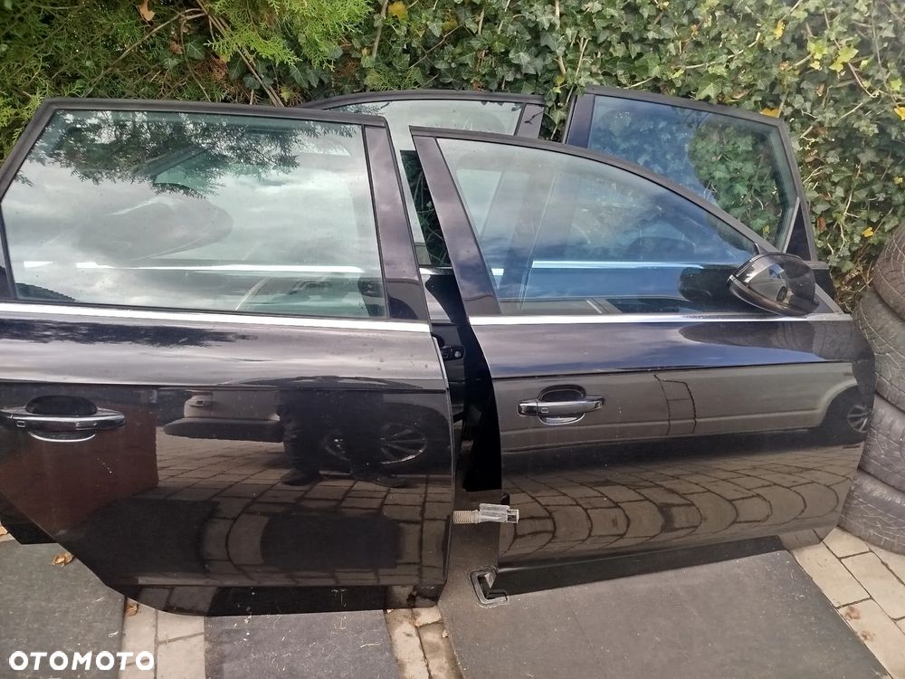 Audi A4 B8 drzwi prawe  przednie lewe tylne LZ9Y