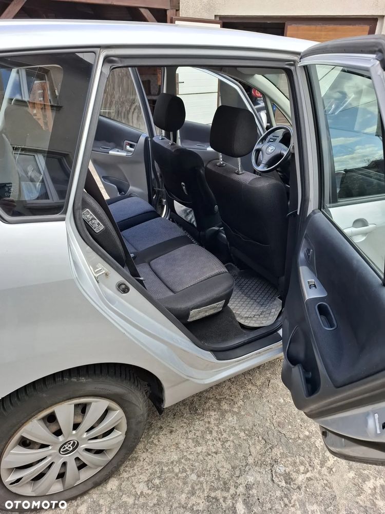 Toyota Corolla Verso 2.0 D-4D linea sol - 12