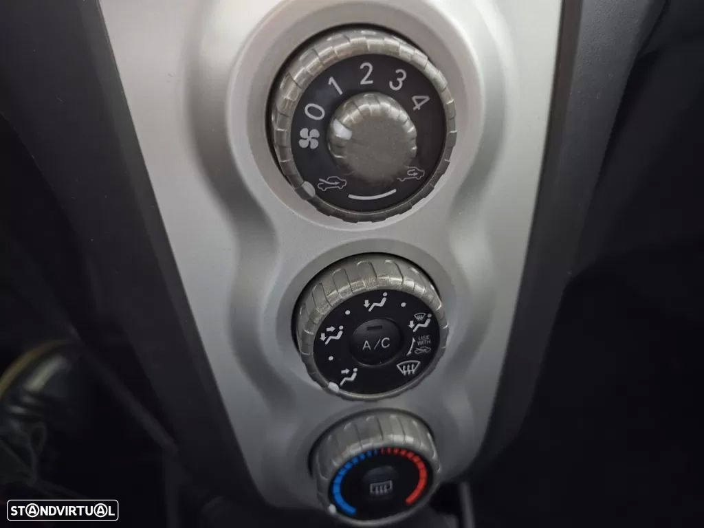 Toyota Yaris 1.0 VVT-i Rock in Rio 08 - 16