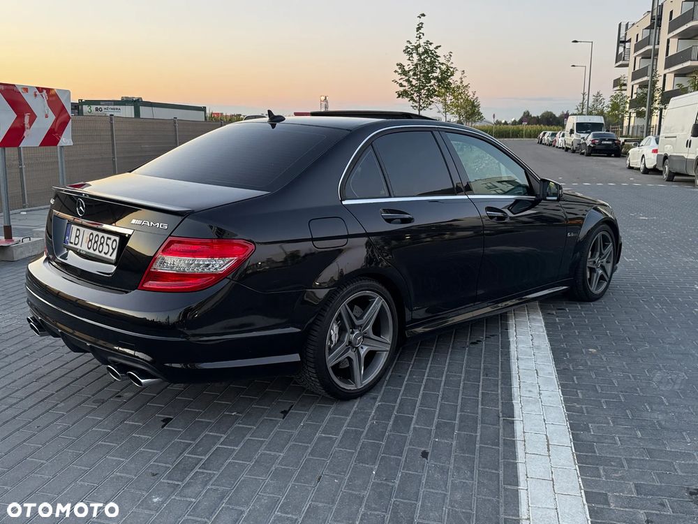 Mercedes-Benz Klasa C 63 AMG - 11