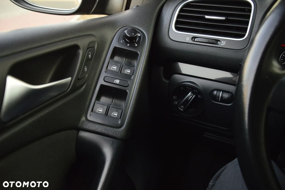 Volkswagen Golf 1.4 TSI BlueMotion Technology Cup - 28