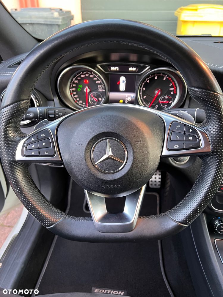 Mercedes-Benz CLA 250 4-Matic AMG Line - 23