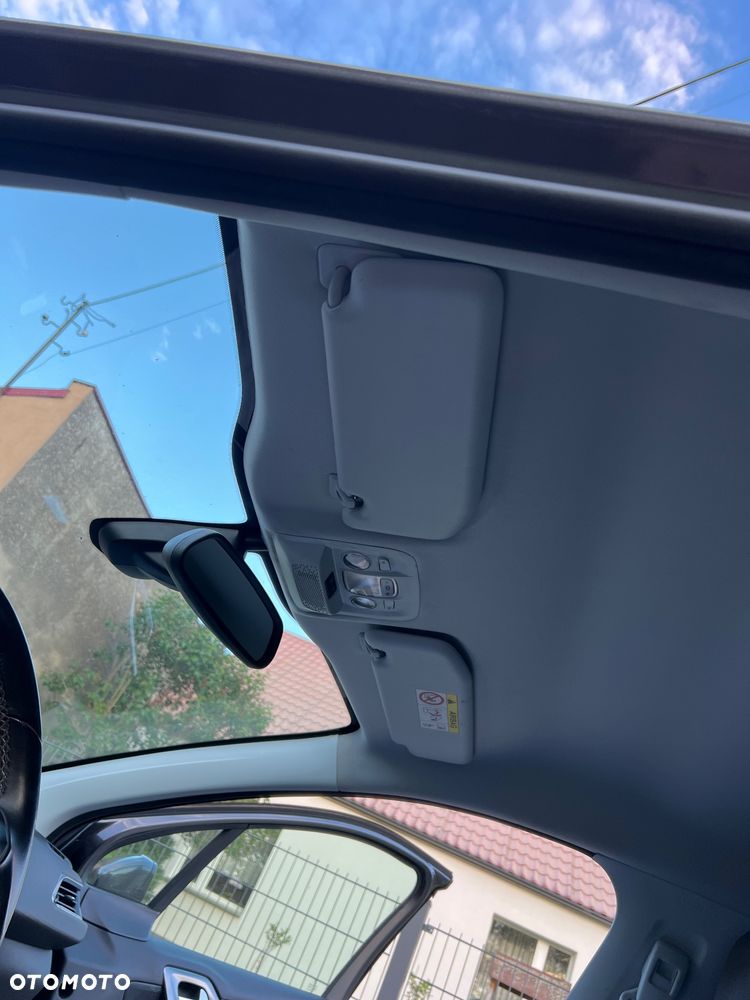Peugeot 2008 BlueHDi 100 STOP & START Signature - 13