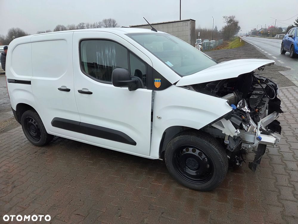 Peugeot PARTNER 1.2i 131KM - 17
