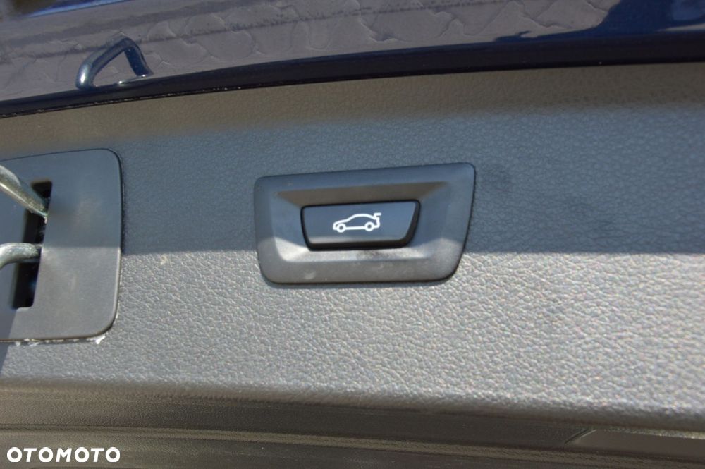 BMW Seria 2 218d - 11