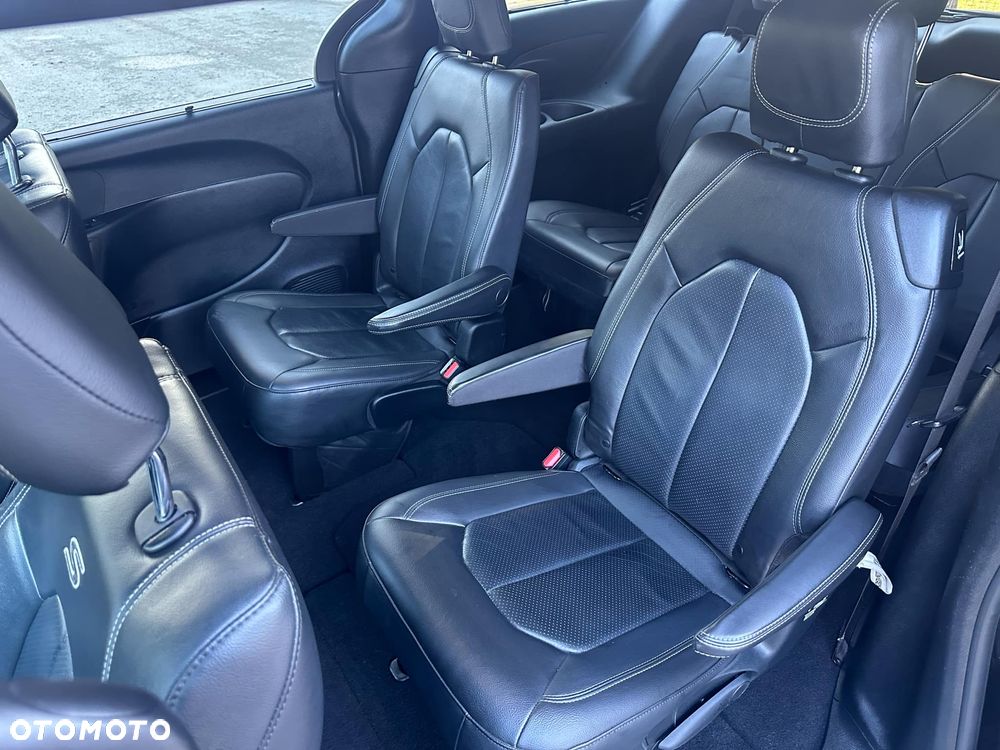 Chrysler Pacifica - 11