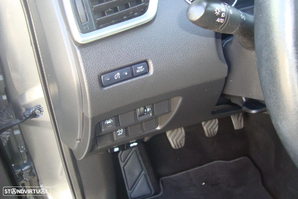 Nissan Qashqai 1.5 dCi N-Connecta J18+Led - 24