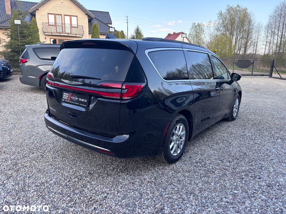 Chrysler Pacifica - 4