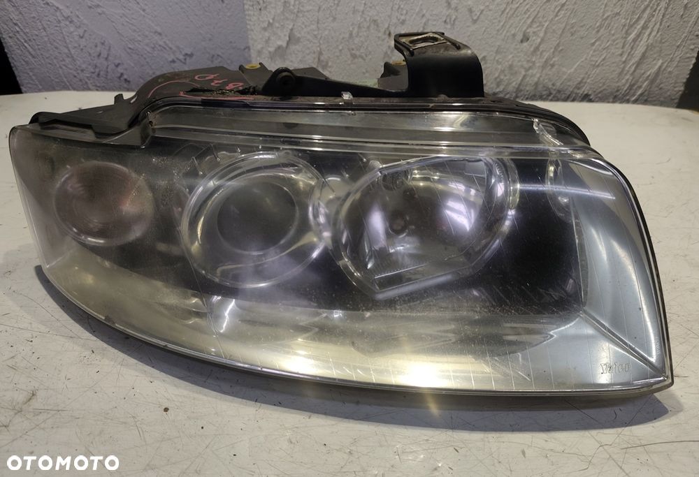 AUDI A4 B6 02r LAMPA PRAWY PRZÓD PRZEDNIA 8E0941030C - 1