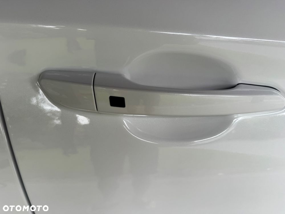 Hyundai Kona Electric 64kWh Executive - 17