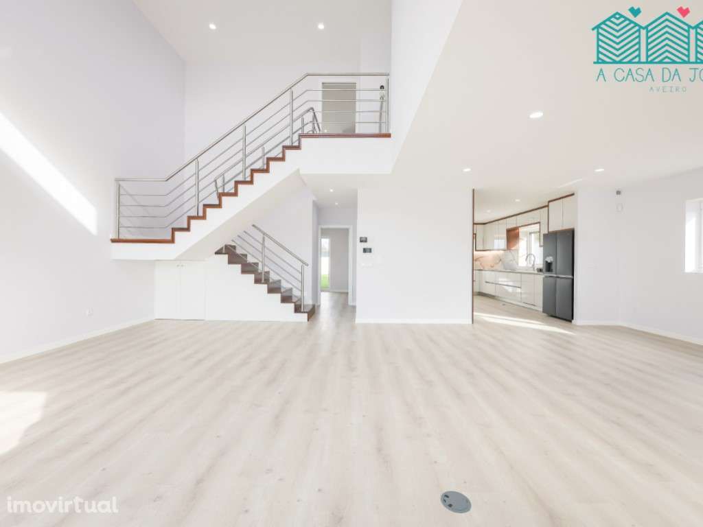 Moradia T4 e Garagem Fechada em Aradas - Grande imagem: 2/48