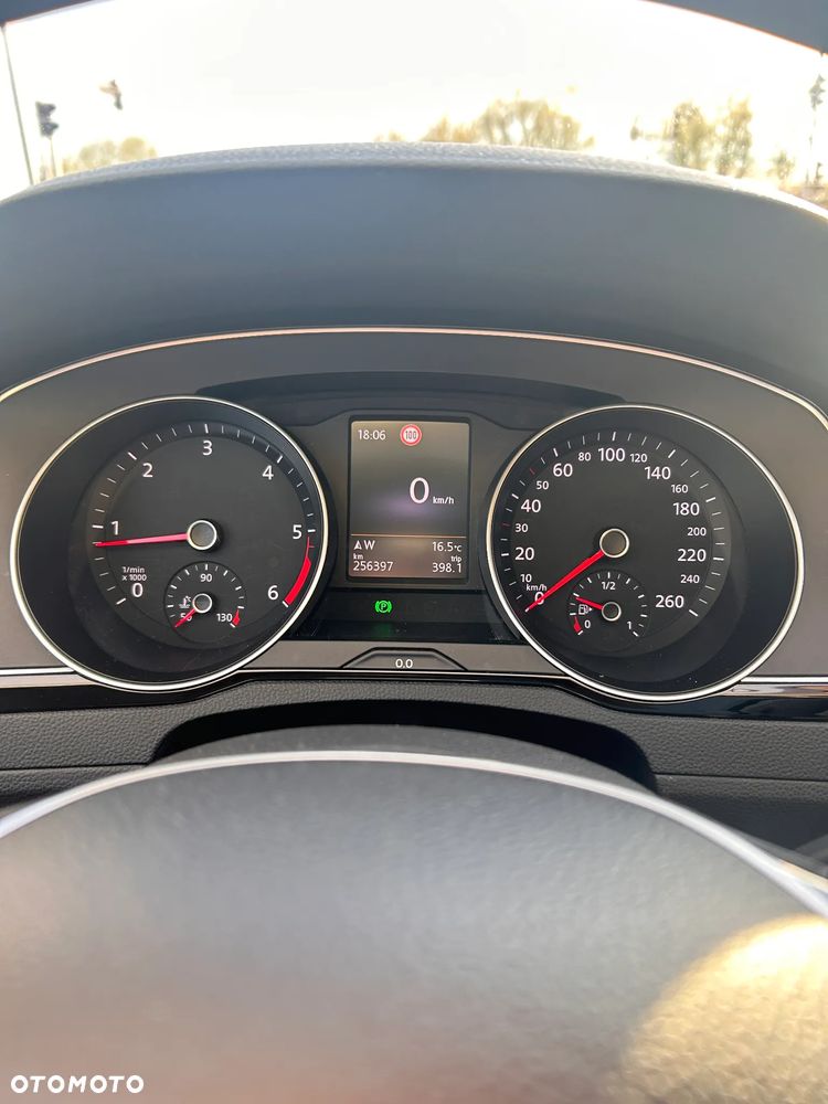 Volkswagen Passat 2.0 TDI SCR Highline - 8