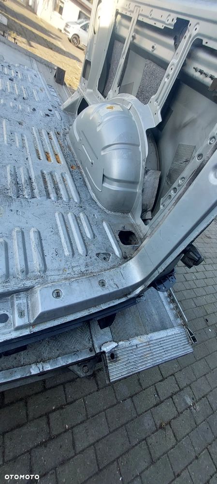 Błotnik tył prawy vw t5 długa wersja - 2