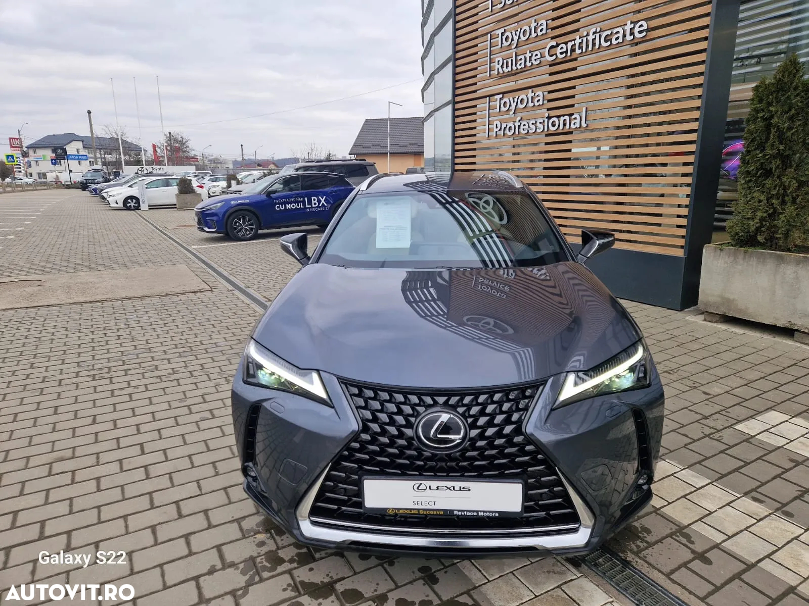 Lexus UX 250h 2.0L HEV 20H- (178 HP) 4X4 CVT Executive - 2