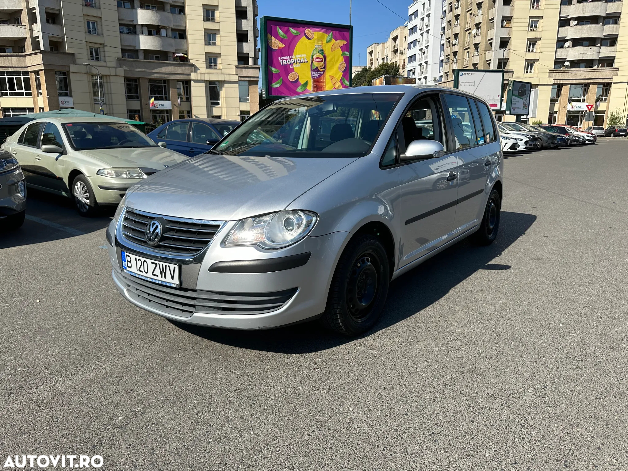 Volkswagen Touran 1.9 TDI DPF Conceptline - 11