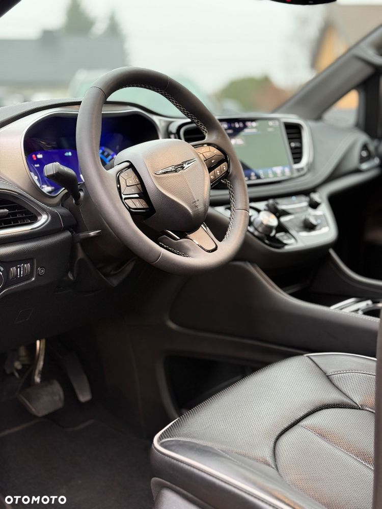 Chrysler Pacifica - 24