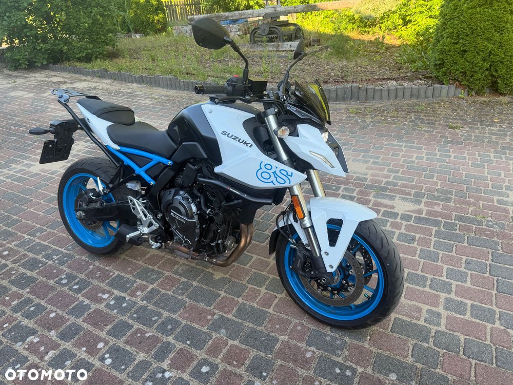 Suzuki GSX - 2