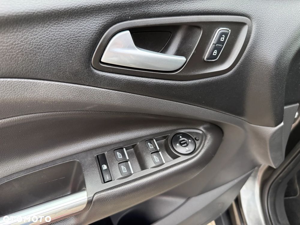Ford Kuga - 10