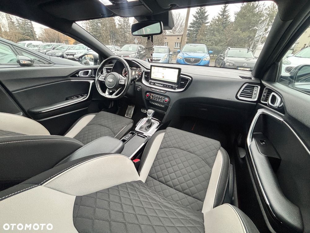 Kia ProCeed - 13
