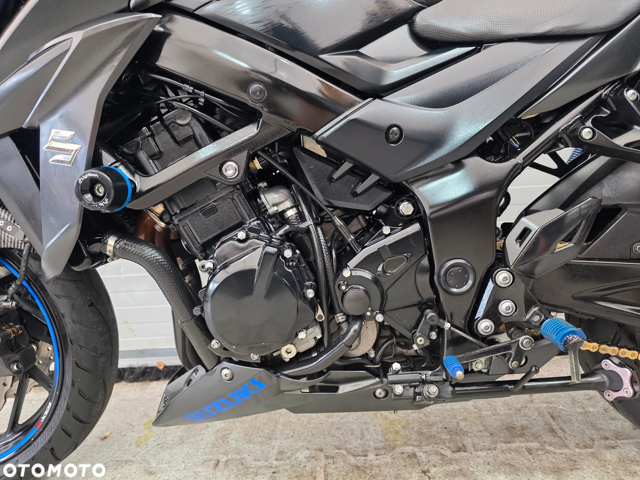 Suzuki GSX - 14
