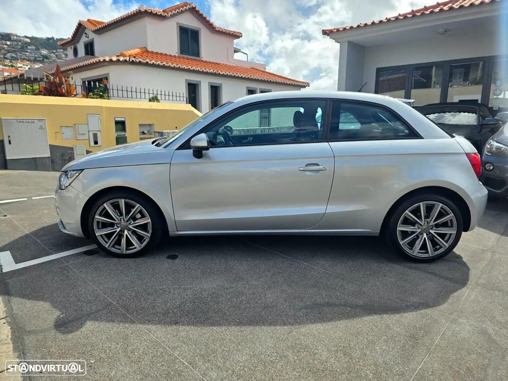 Audi A1 2011 photo 2
