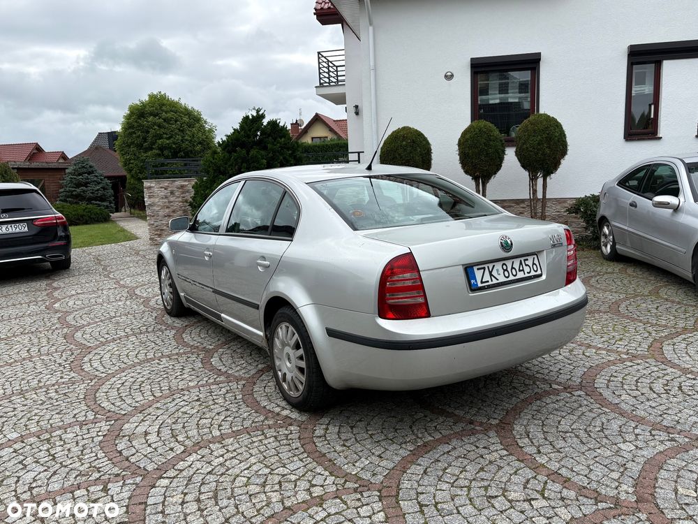 Skoda Superb 1.8 Turbo Elegance - 13