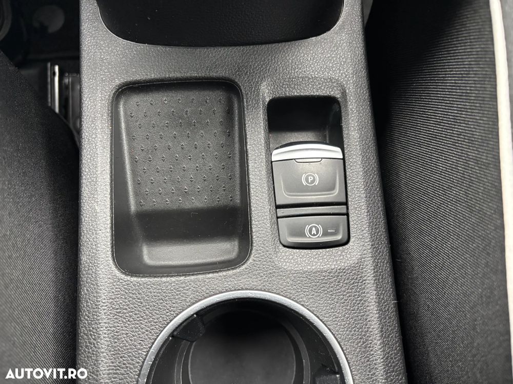 Renault Captur TCe 140 EDC GPF INTENS - 32