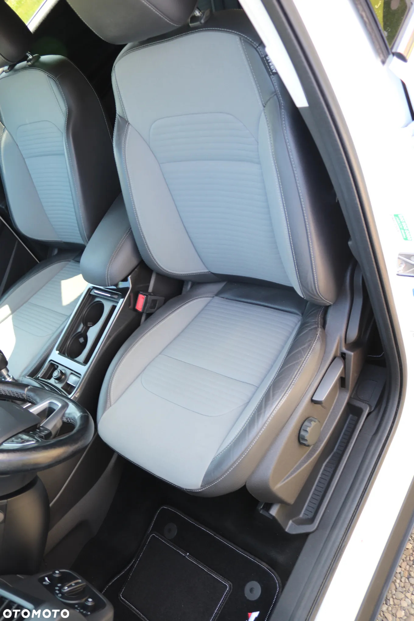 Ford Kuga 2.0 TDCi 2x4 Business Edition - 31