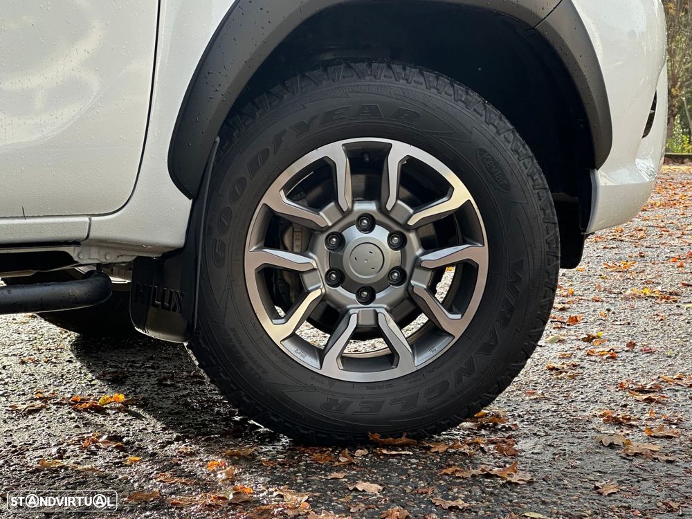 Toyota Hilux 2.4 D-4D 4WD CD CM - 21