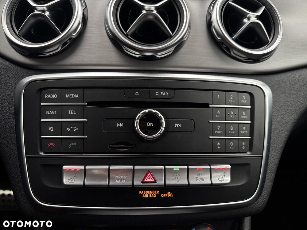 Mercedes-Benz GLA 200 7G-DCT AMG Line - 25